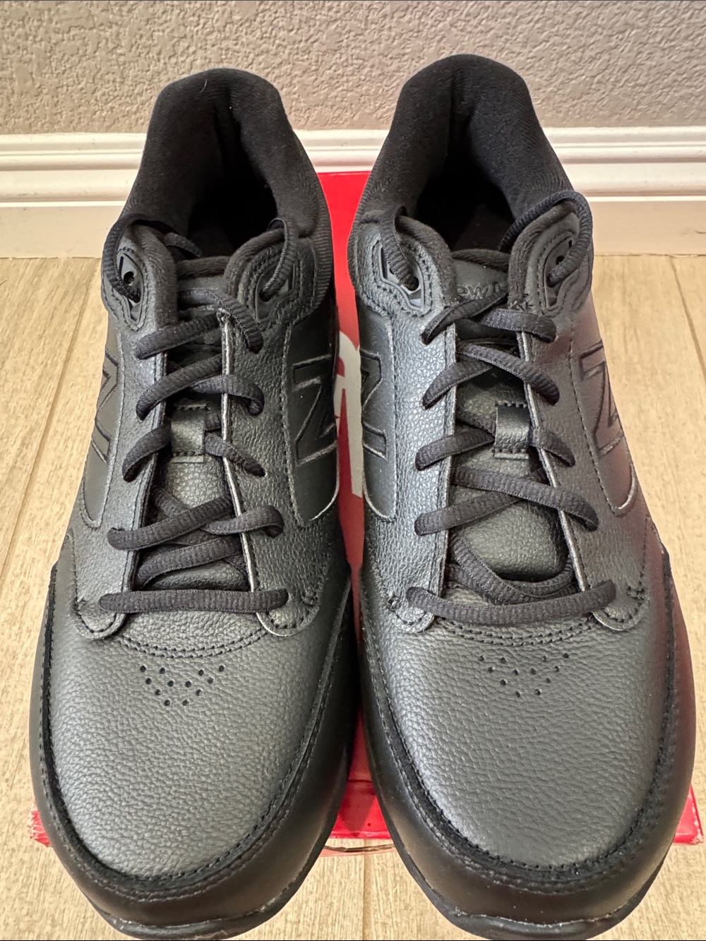 New Balance Men's Black Athletic Lace-Up Sneakers. Size 9. New in box